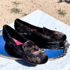 Munro Cerise Black Floral Velvet Slip On Loafer / Flat / Ballet, 9.5, Like New